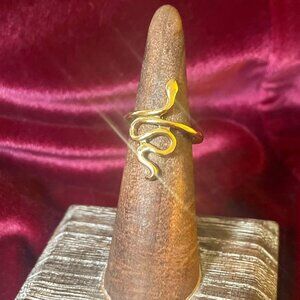 ✨ Minimalist Gold Snake Ring 🐍 Adjustable | Chic & Sleek